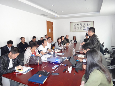 青島牛商協(xié)會會長李誼發(fā)表講話