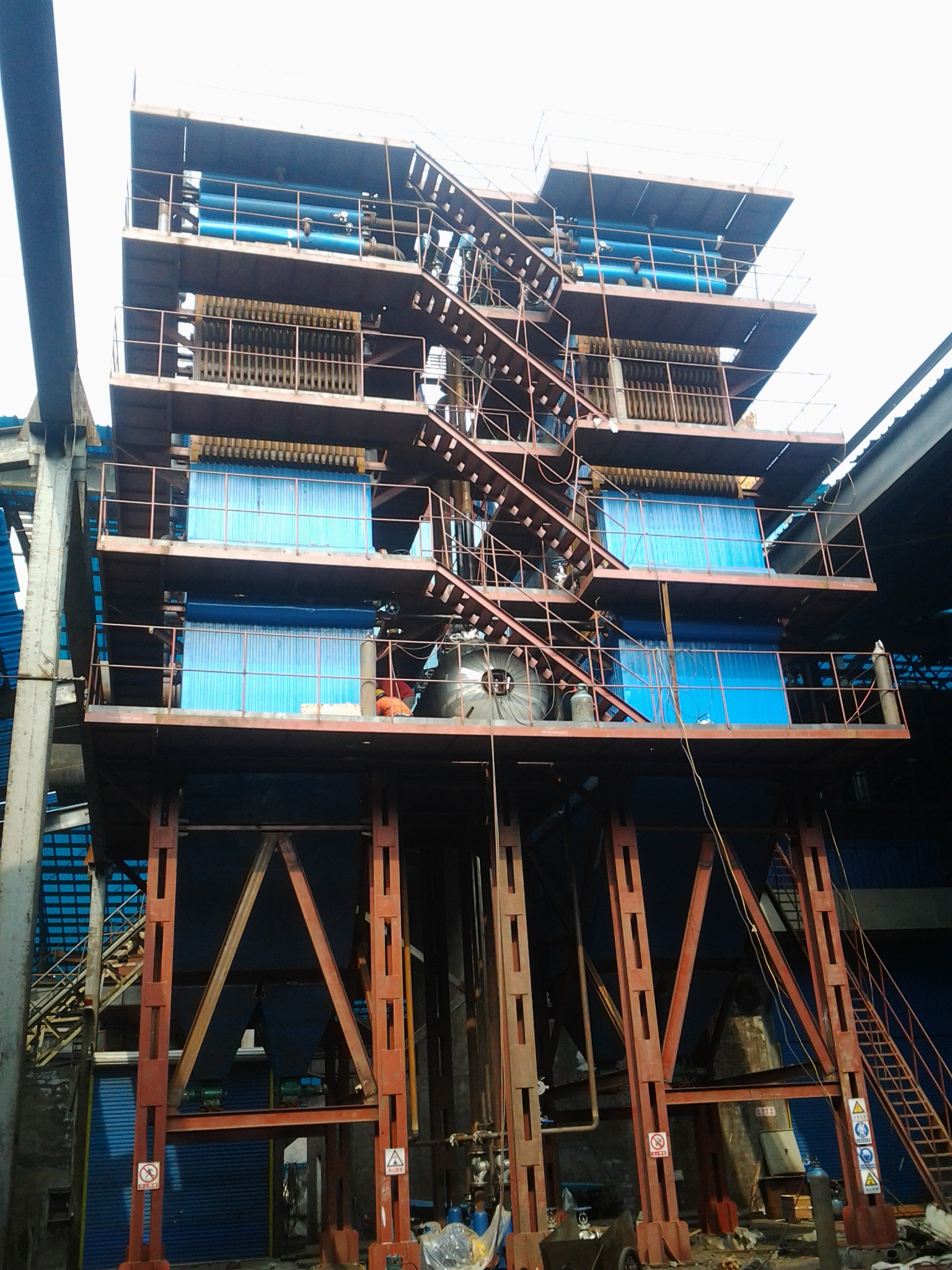 礦熱爐余熱鍋爐安裝現(xiàn)場