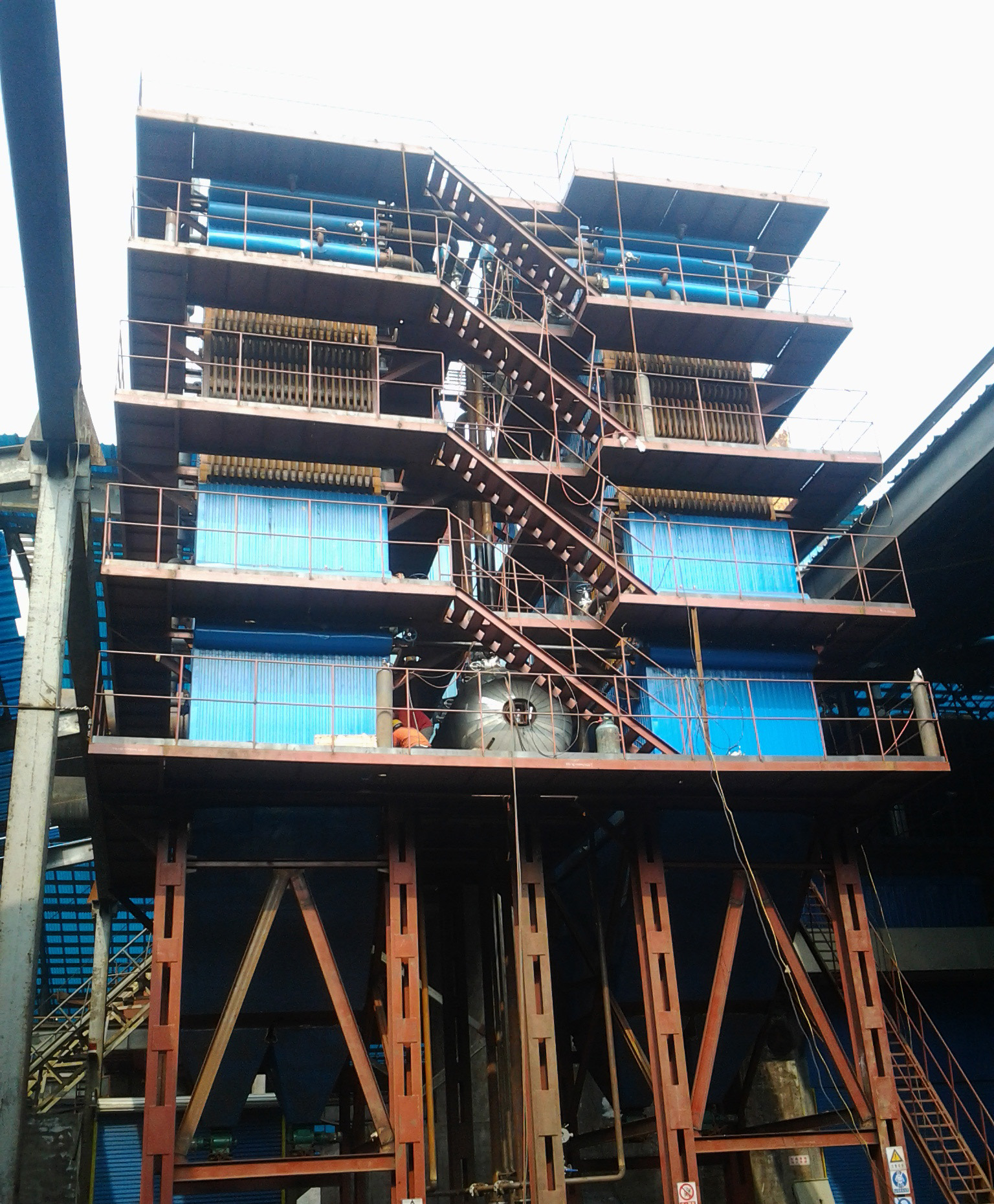 凱能礦熱爐余熱鍋爐安裝現(xiàn)場